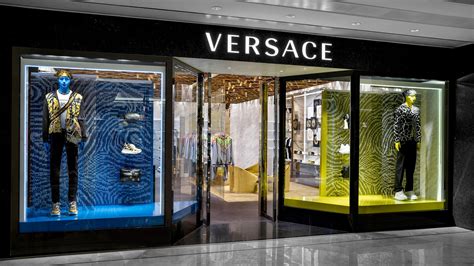 negozi versace in puglia|Negozi di abbigliamento Versace nella regione Puglia.